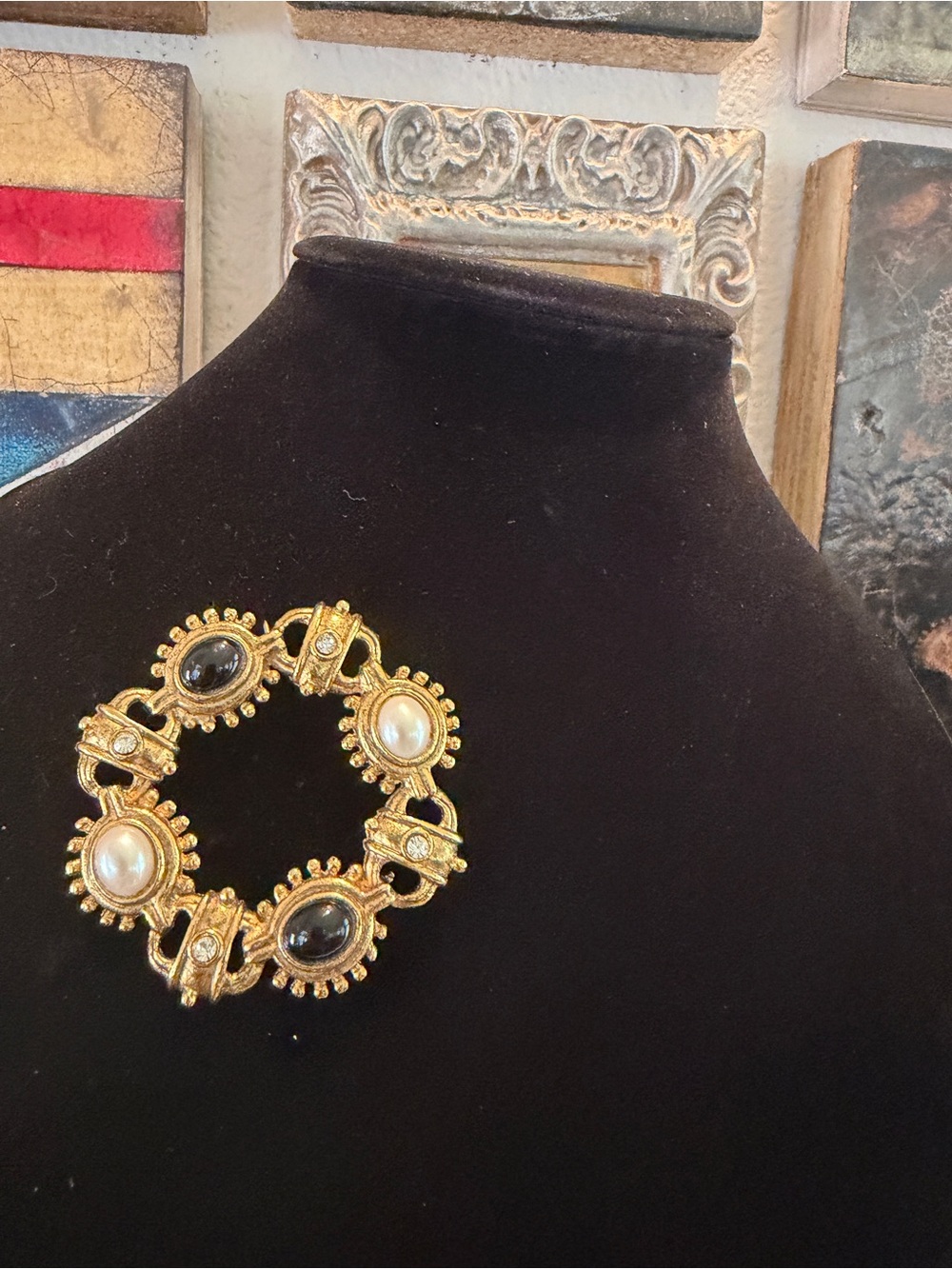 Vintage Gold Tone Faux Pearl &‎ Black Cabochon Rhinestone Circle Brooch Pin